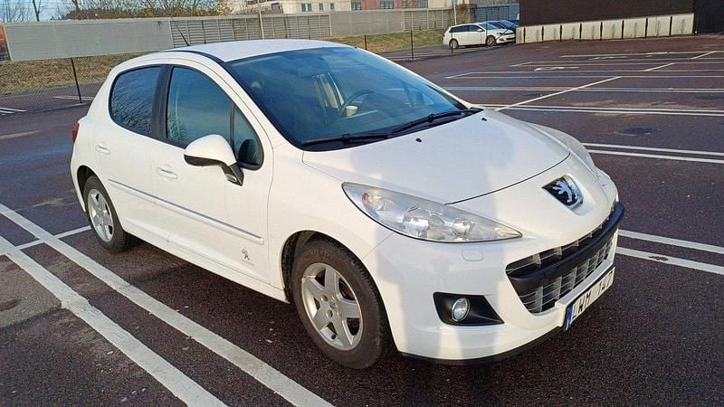 Vit Begagnad 2011 Peugeot 207 Halvkombi | 23 000 kr (Bra pris) - Bild 1/4