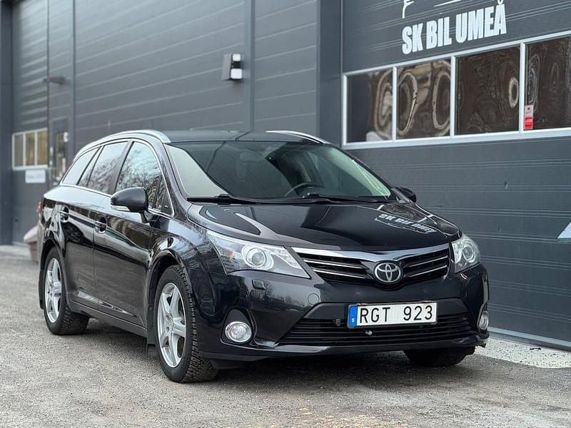 Svart Begagnad 2013 Toyota Avensis Executive Kombi | 99 900 kr (Marknadspris) - Bild 1/4