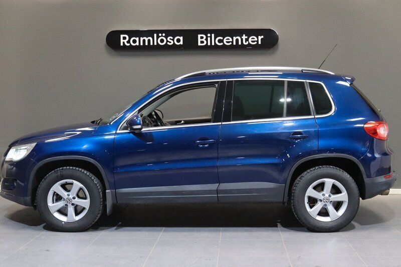 Mörkblå Begagnad 2008 VW Tiguan Sportline SUV | 98 900 kr (Marknadspris) - Bild 1/4