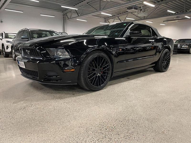 Svart Begagnad 2014 Ford Mustang Cab | 225 000 kr (Dyr) - Bild 1/4
