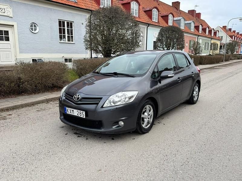 Begagnad Toyota Auris 90 HK (66 kW) 2011 Halvkombi