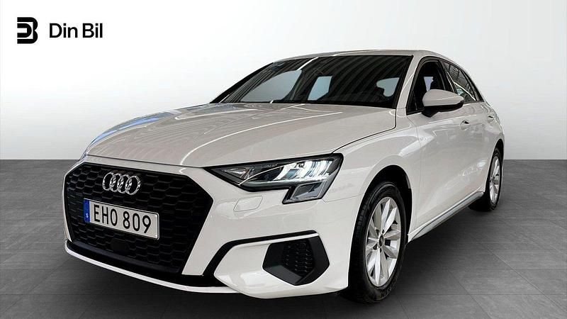 Vit Begagnad 2022 Audi A3 Sportback Proline Halvkombi | 239 000 kr (Marknadspris) - Bild 1/4