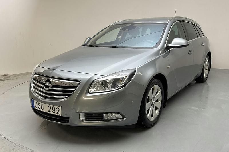 Begagnad Opel Insignia 160 HK (117 kW) 2012 Grå Kombi