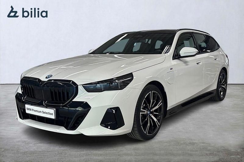 Begagnad BMW 530 M Sport 299 HK (219 kW) 2025 Alpinvit Kombi
