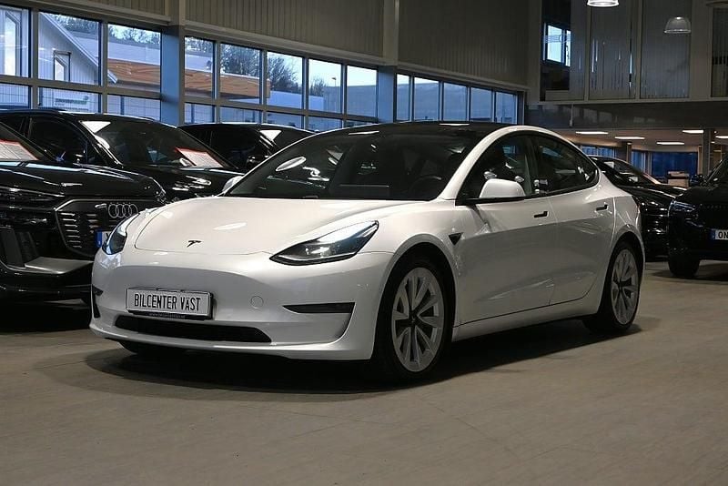 Vit Begagnad 2021 Tesla Model 3 Long Range AWD Sedan | 279 000 kr (Marknadspris) - Bild 1/4