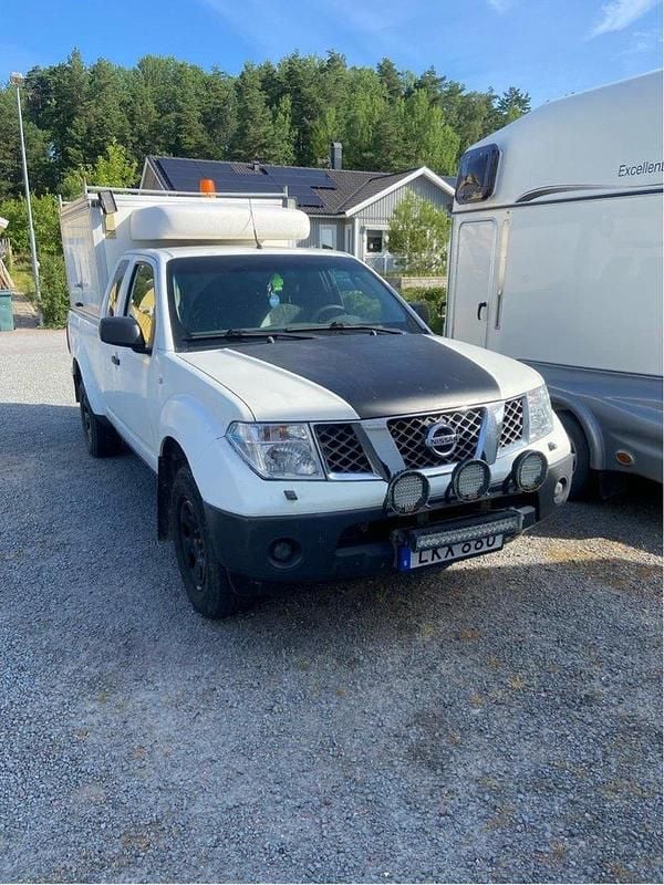 Vit Begagnad 2007 Nissan Navara Pickup | 55 000 kr (Bra pris) - Bild 1/4