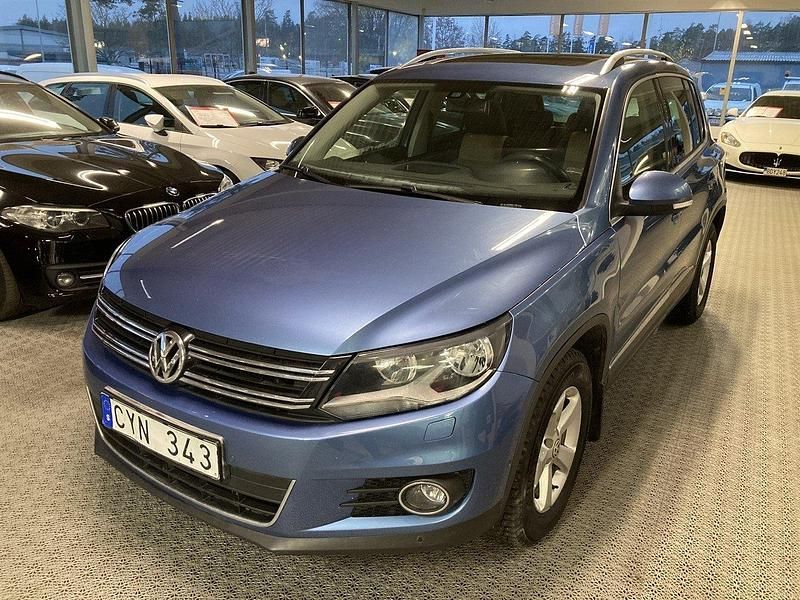 Ljusblå Begagnad 2012 VW Tiguan Sport SUV | 94 900 kr (Marknadspris) - Bild 1/4
