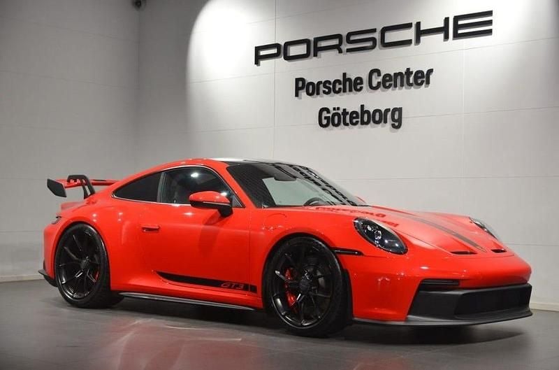 Röd (red) Begagnad 2022 Porsche 911 GT3 Sportkupé | 1 995 000 kr (Marknadspris) - Bild 1/4