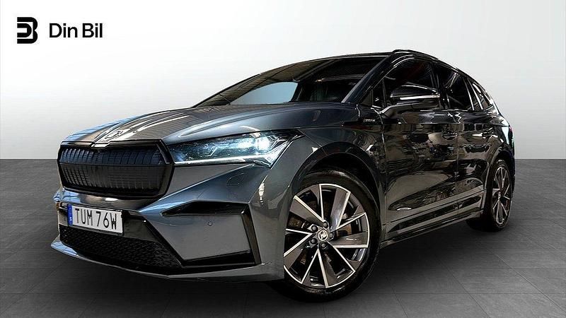Grå Begagnad 2021 Skoda Enyaq iV SportLine SUV | 329 900 kr (Marknadspris) - Bild 1/4