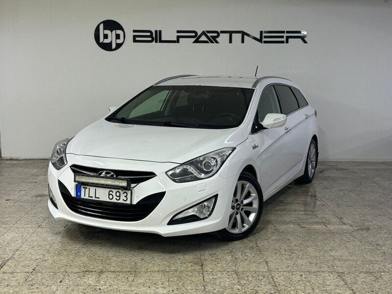 Vit Begagnad 2013 Hyundai i40 Kombi | 69 900 kr (Bra pris) - Bild 1/4