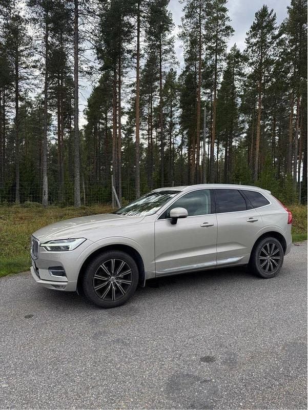 Brun Begagnad 2018 Volvo XC60 Inscription SUV | 349 000 kr (Marknadspris) - Bild 1/4
