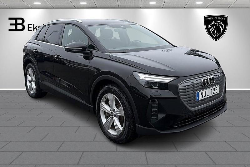 Begagnad Audi Q4 e-tron 150 kW (204 HK) 2023 Svart SUV