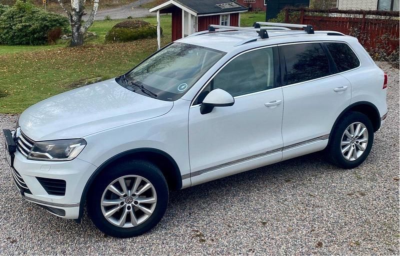 Vit Begagnad 2017 VW Touareg SUV | 165 000 kr (Superpris) - Bild 1/4