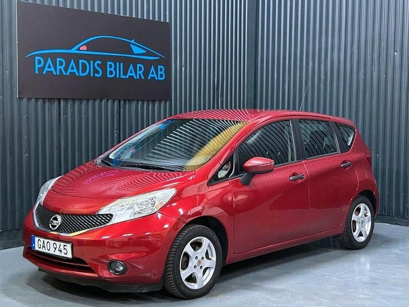 Röd Begagnad 2015 Nissan Note Minibuss | 49 900 kr (Marknadspris) - Bild 1/4