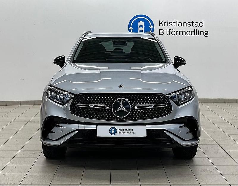 Begagnad Mercedes GLC400d AMG line 381 HK (280 kW) 2023 Silver SUV
