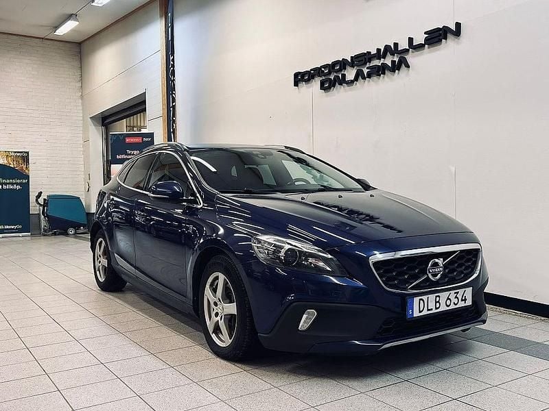 Begagnad Volvo V40 Ocean Race 190 HK (139 kW) 2014 Blå Halvkombi