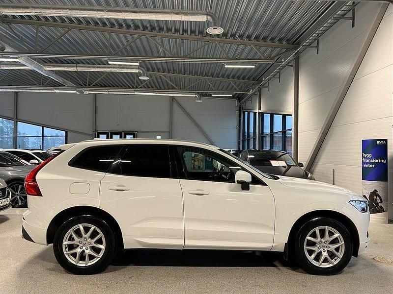 Begagnad Volvo XC60 Momentum 392 HK (288 kW) 2020 Vit SUV