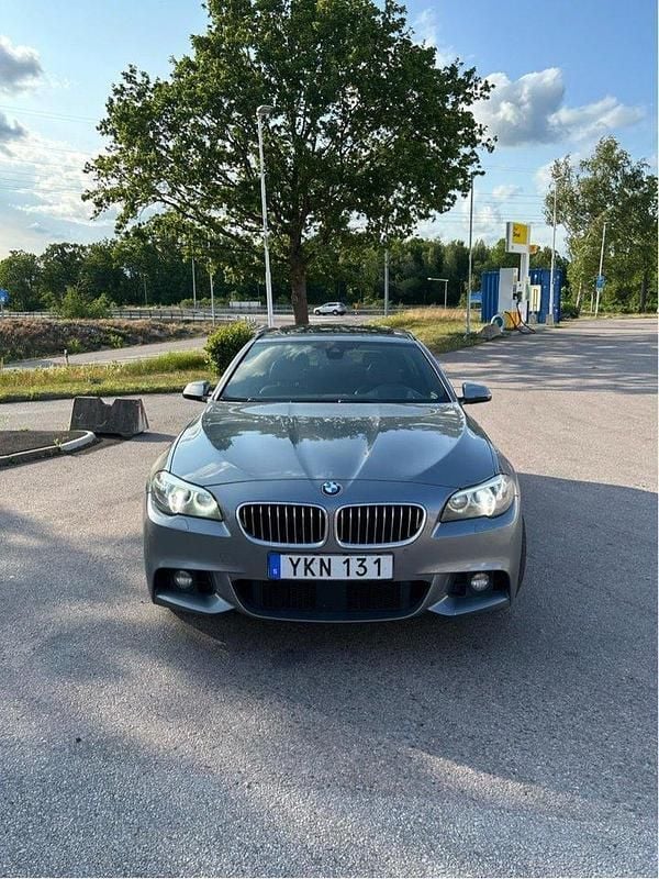 Grå Begagnad 2014 BMW 530 M Sport Kombi | 100 000 kr (Superpris) - Bild 1/2
