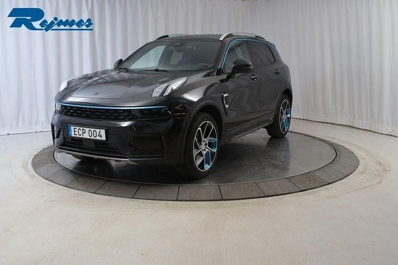 Svart (svart metallic) Begagnad 2023 Lynk & Co 01 SUV | 309 800 kr (Marknadspris) - Bild 1/4