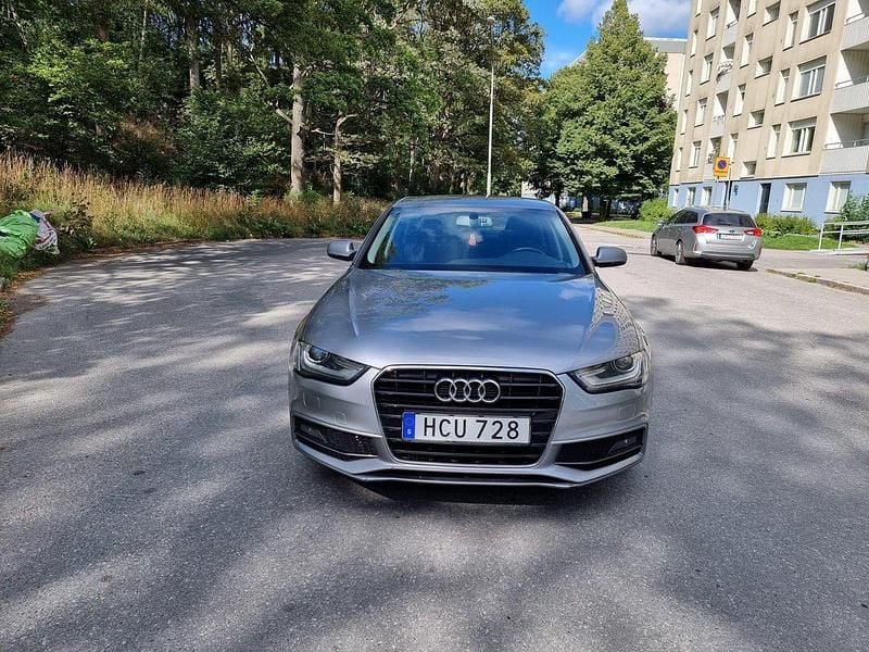 Grå Begagnad 2015 Audi A4 Sport Sedan | 150 000 kr (Bra pris) - Bild 1/4