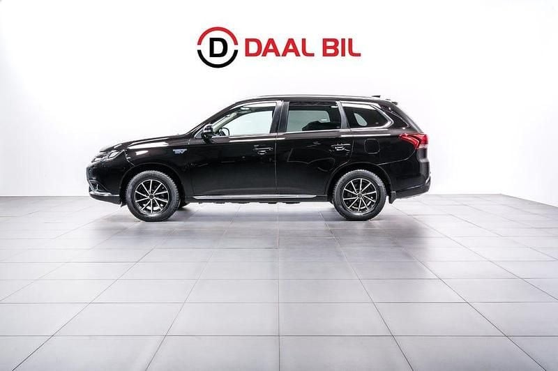 Svart Begagnad 2016 Mitsubishi Outlander SUV | 129 700 kr - Bild 1/4