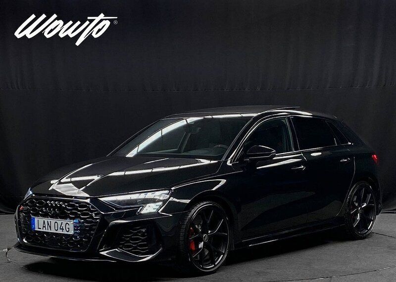 Svart Begagnad 2024 Audi RS3 Sportback Design Halvkombi | 649 800 kr - Bild 1/3