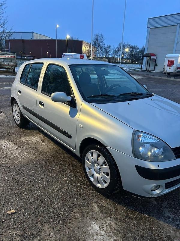 Begagnad Renault Clio R.S. 75 HK (55 kW) 2005 Halvkombi