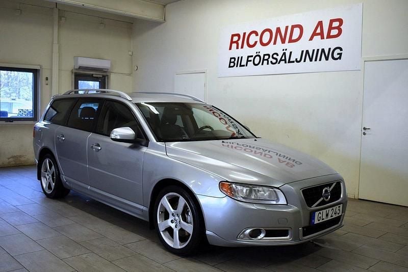 Silver Begagnad 2011 Volvo V70 R-Design Kombi | 79 900 kr (Marknadspris) - Bild 1/4