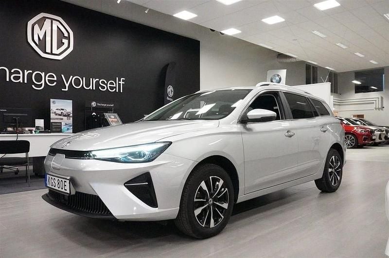 Medael silver Begagnad 2022 MG MG5 EV Comfort Kombi | 179 900 kr (Marknadspris) - Bild 1/4