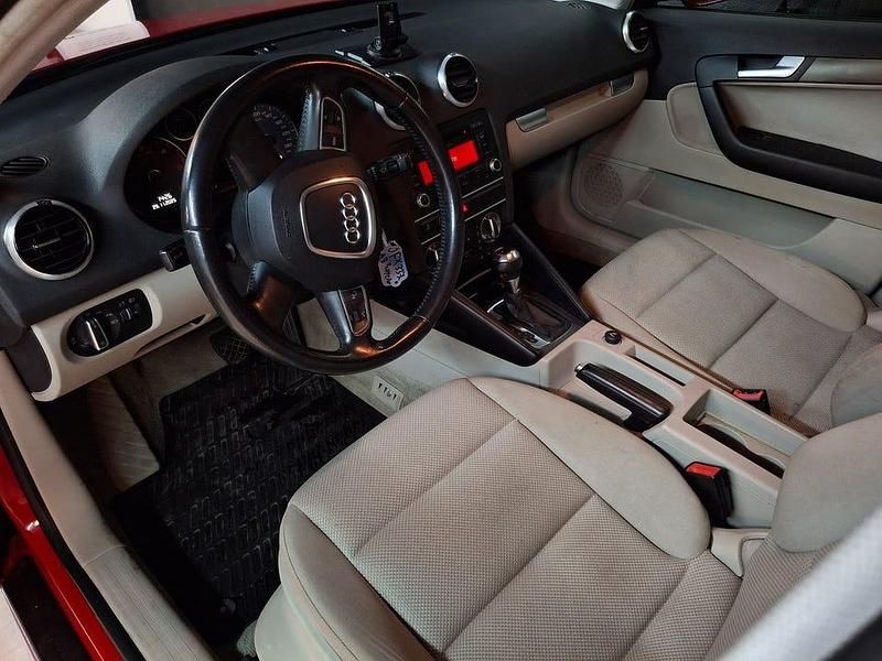 Begagnad Audi A3 Attraction 105 HK (77 kW) 2011 Röd Halvkombi