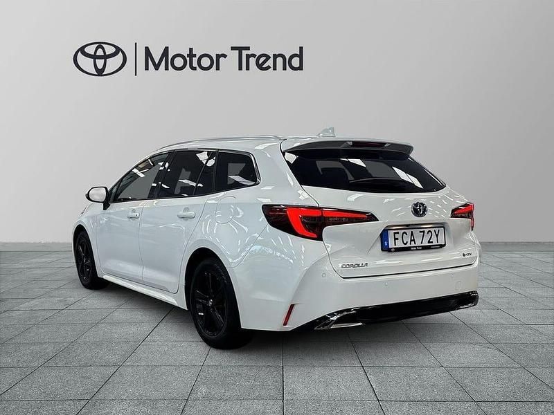 Begagnad Toyota Corolla Style 141 HK (103 kW) 2025 Vit Kombi