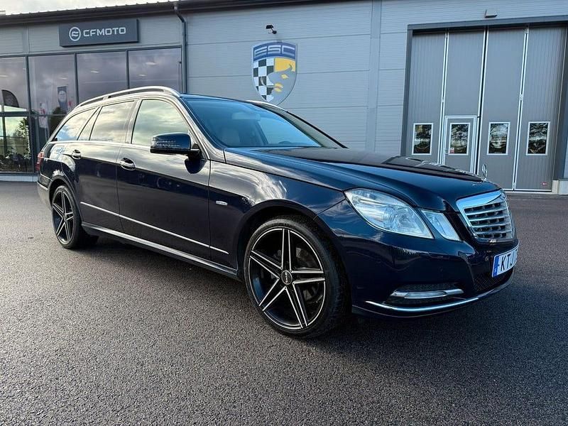 Begagnad Mercedes E220 170 HK (125 kW) 2011 Mörkblå (blå) Kombi