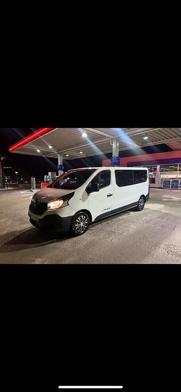 Begagnad 2018 Renault Trafic Minibuss | 135 000 kr (Dyr) - Bild 1/4