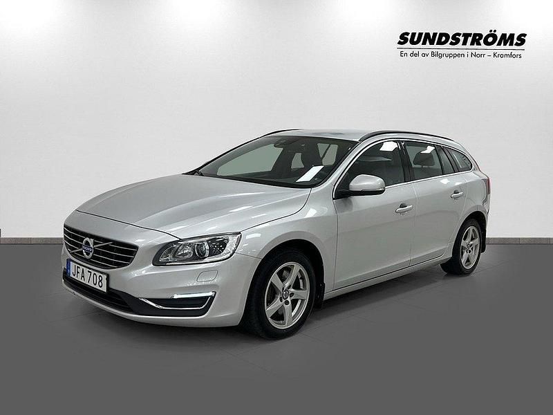 Silver Begagnad 2015 Volvo V60 Momentum Kombi | 149 900 kr (Marknadspris) - Bild 1/4