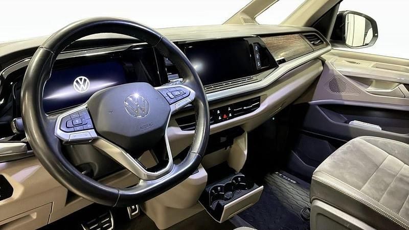 Begagnad VW Multivan 150 HK (110 kW) 2023 Orange Van