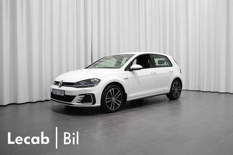 Pure white Begagnad 2020 VW Golf VII GTE Kombi | 189 500 kr (Superpris) - Bild 1/4