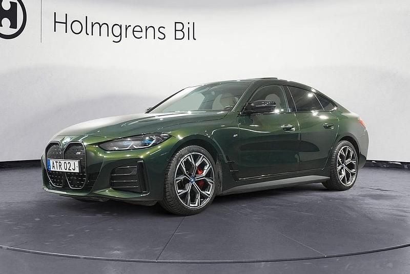 Grön Begagnad 2023 BMW i4 M Sport Sedan | 579 900 kr (Lite dyr) - Bild 1/4