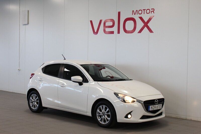 Vit Begagnad 2015 Mazda 2 Halvkombi | 89 900 kr (Marknadspris) - Bild 1/4