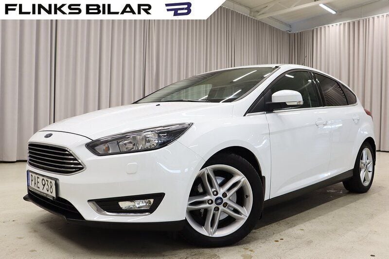 Vit Begagnad 2016 Ford Focus Titanium Halvkombi | 129 900 kr (Bra pris) - Bild 1/4