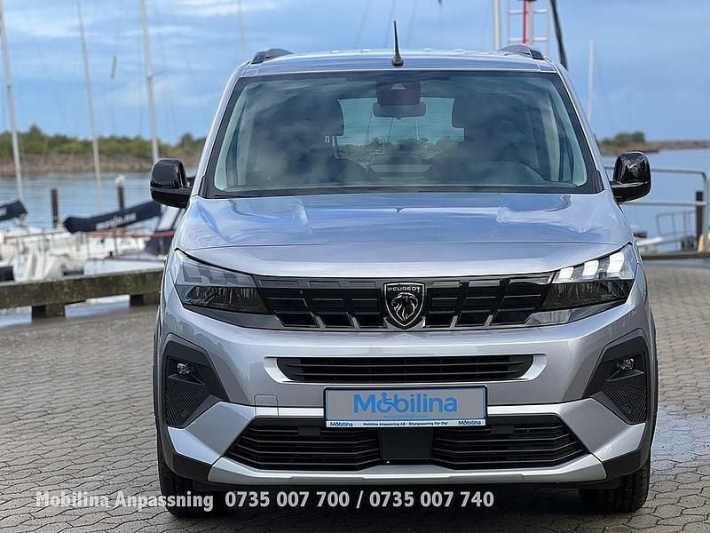 Ny Peugeot Rifter 131 HK (96 kW) 2025 Pearal nera black metalic Minibuss