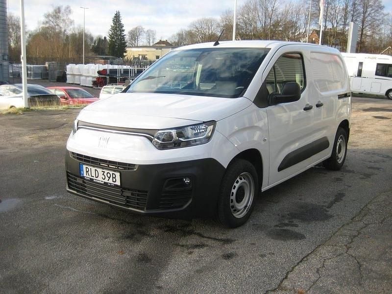 Begagnad Fiat Doblò 101 HK (74 kW) 2023 Vit Minibuss