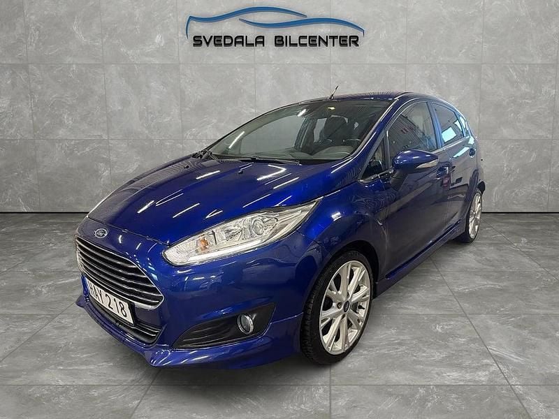 Begagnad Ford Fiesta ST-Line 125 HK (91 kW) 2015 Blå Halvkombi