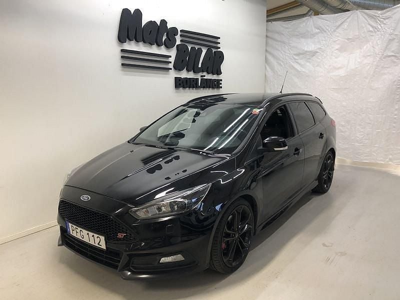 Svart Begagnad 2016 Ford Focus ST Kombi | 179 900 kr (Dyr) - Bild 1/4