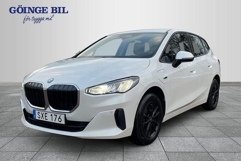 Vit Begagnad 2023 BMW 225 Shadowline Kombi | 289 000 kr - Bild 1/2