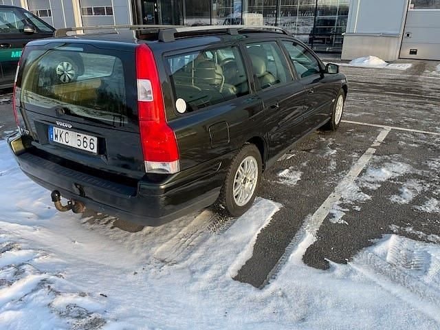 Begagnad Volvo V70 140 HK (102 kW) 2005 Grön metallic Kombi