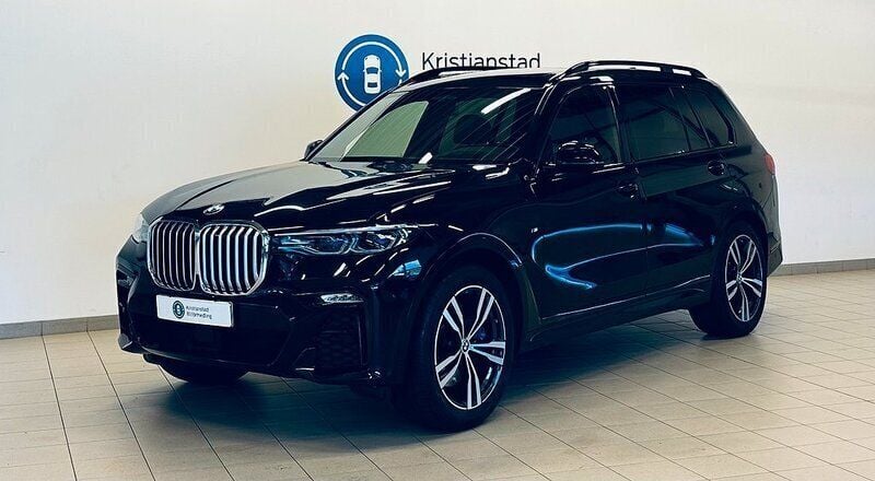 Svart (carbon svart) Begagnad 2019 BMW X7 M Sport SUV | 629 900 kr - Bild 1/4