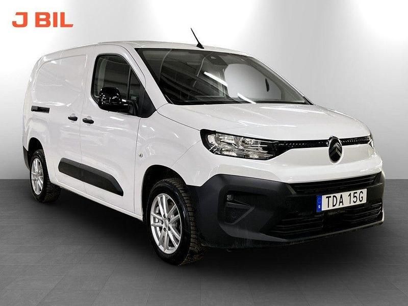 Vit Begagnad 2024 Citroën Berlingo Minibuss | 312 375 kr (Marknadspris) - Bild 1/3