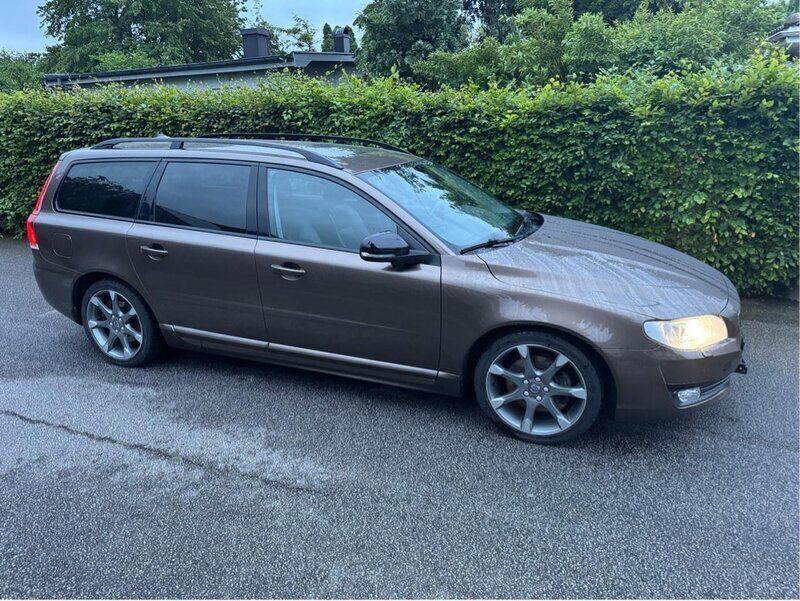 Brun Begagnad 2016 Volvo V70 Standard Kombi | 201 000 kr (Dyr) - Bild 1/3
