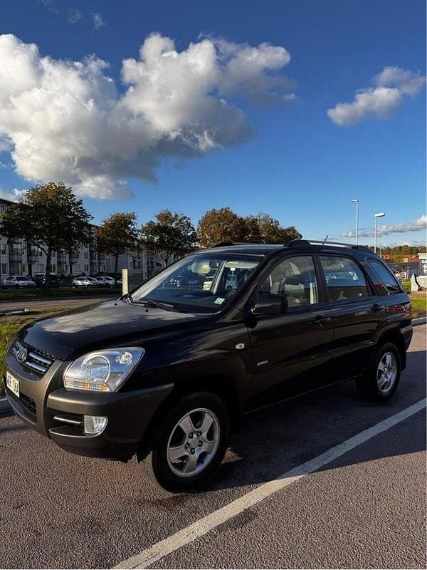 Svart Begagnad 2005 Kia Sportage 4 SUV | 39 900 kr (Marknadspris) - Bild 1/4