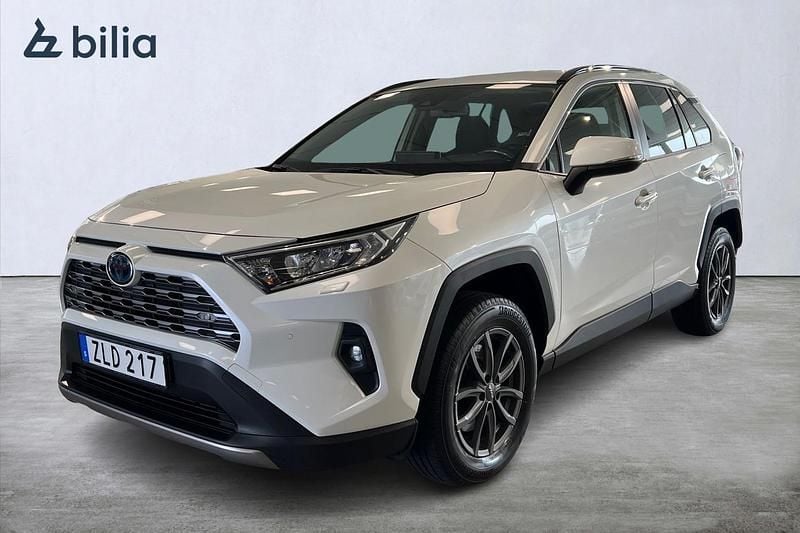 Vit Begagnad 2022 Toyota RAV4 Hybrid Active SUV | 329 900 kr (Superpris) - Bild 1/3